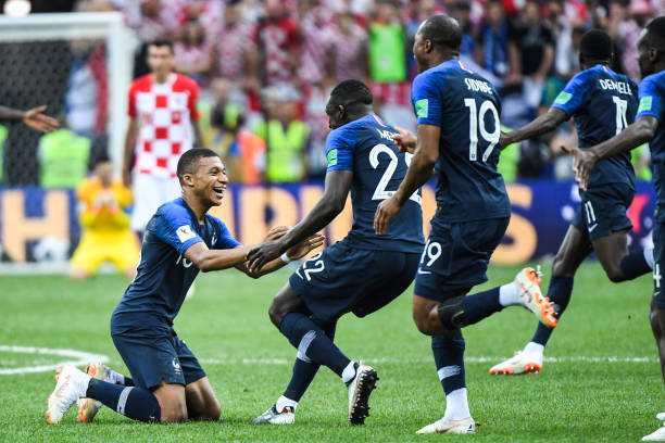 谈判桌上的 谈判桌上的