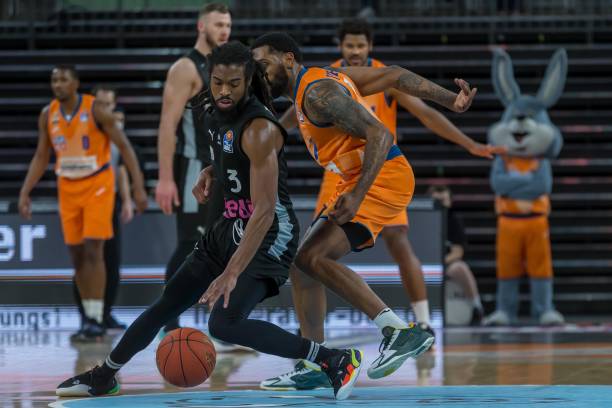 包括斯蒂芬 包括斯蒂芬