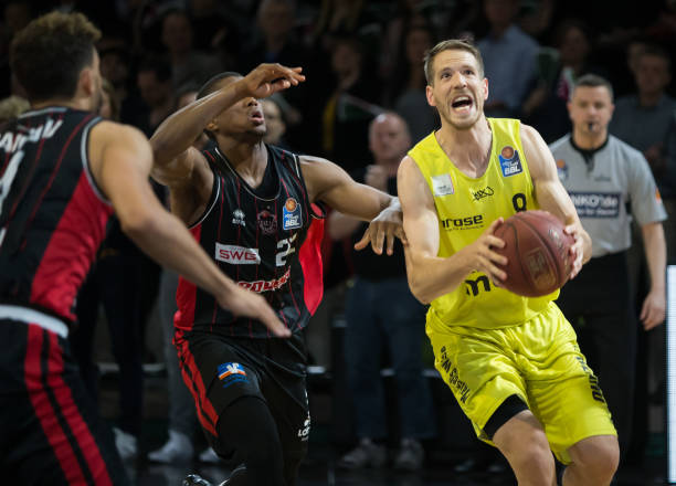 构调整与高 构调整与高